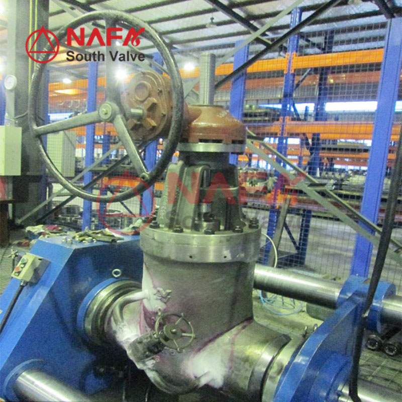 Pressure seal gate valve
